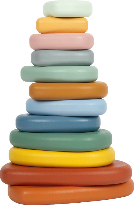 Jeu d'équilibre Montessori avec des pierres de rivière