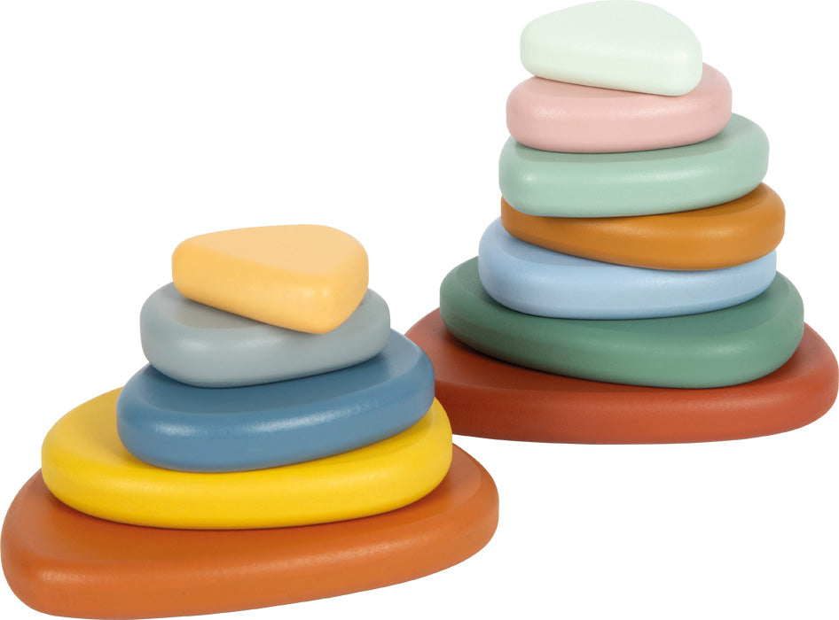 Jeu d'équilibre Montessori avec des pierres de rivière